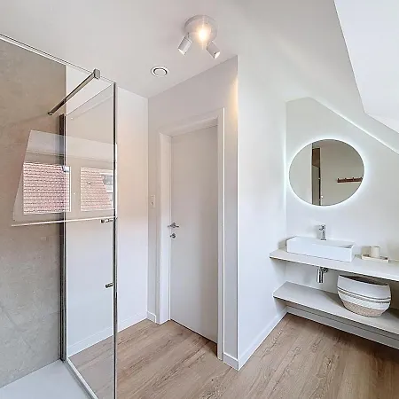 Vila Strada - *